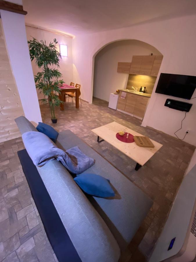U Namesti Apartment *